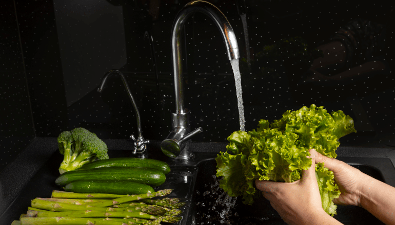 Importance of food safety in restaurants